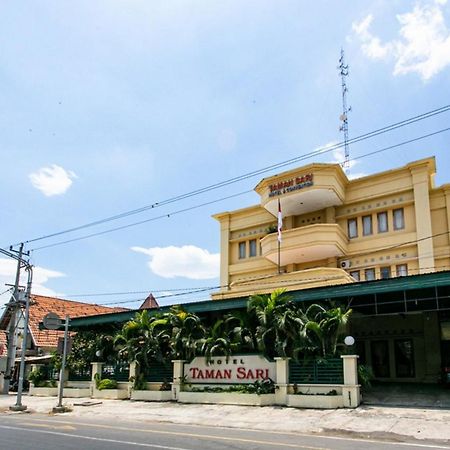 Reddoorz Plus Near Alun Alun Karanganyar Solo Екстериор снимка