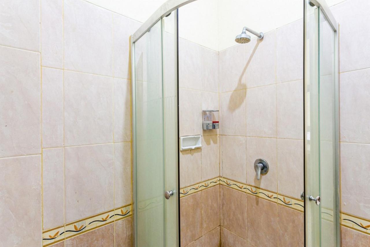 Reddoorz Plus Near Alun Alun Karanganyar Solo Екстериор снимка