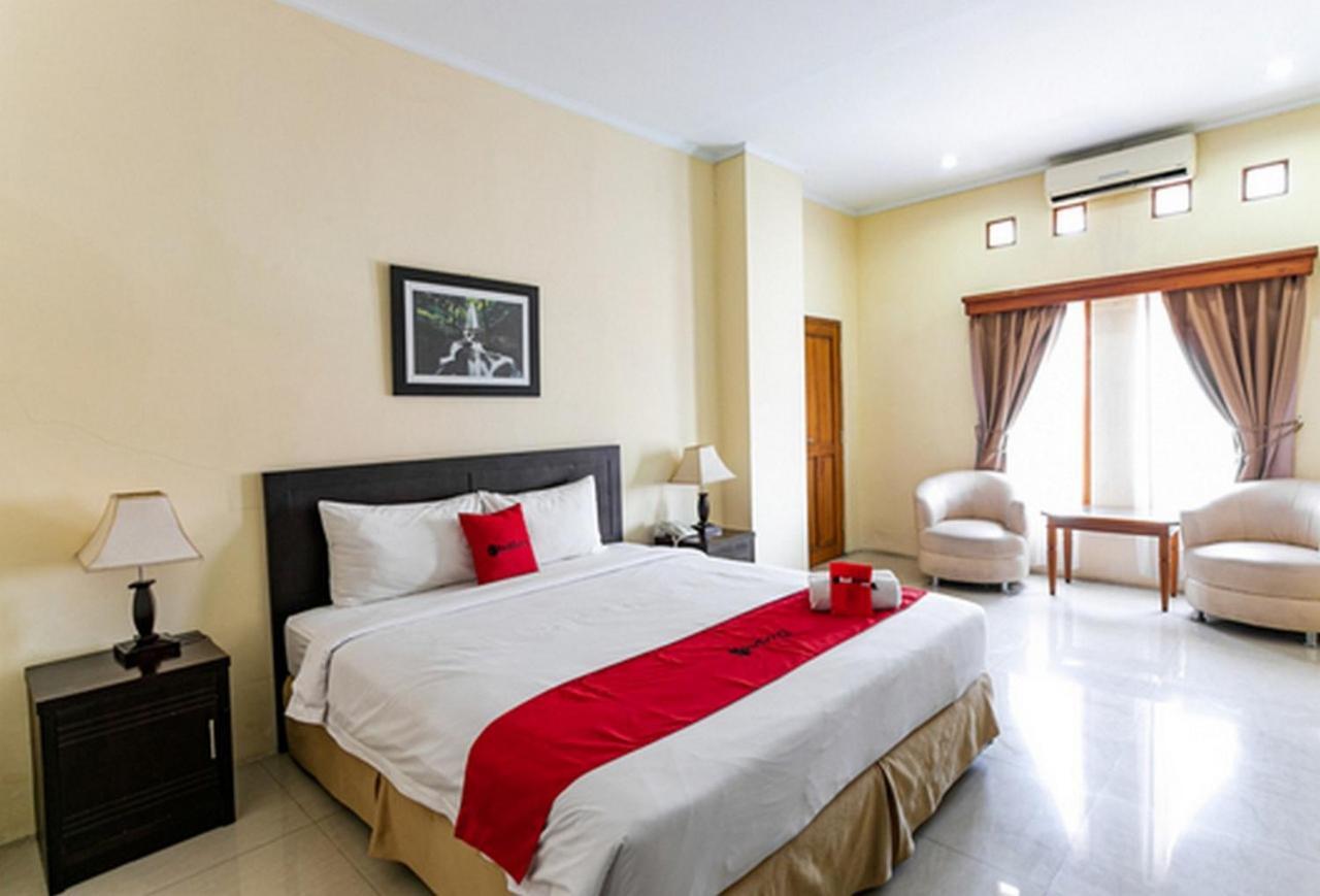 Reddoorz Plus Near Alun Alun Karanganyar Solo Екстериор снимка
