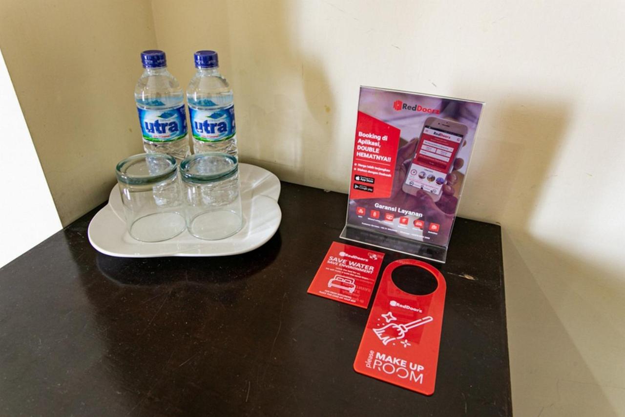 Reddoorz Plus Near Alun Alun Karanganyar Solo Екстериор снимка