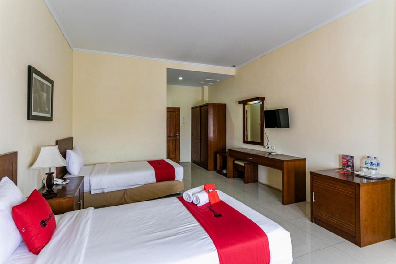 Reddoorz Plus Near Alun Alun Karanganyar Solo Екстериор снимка