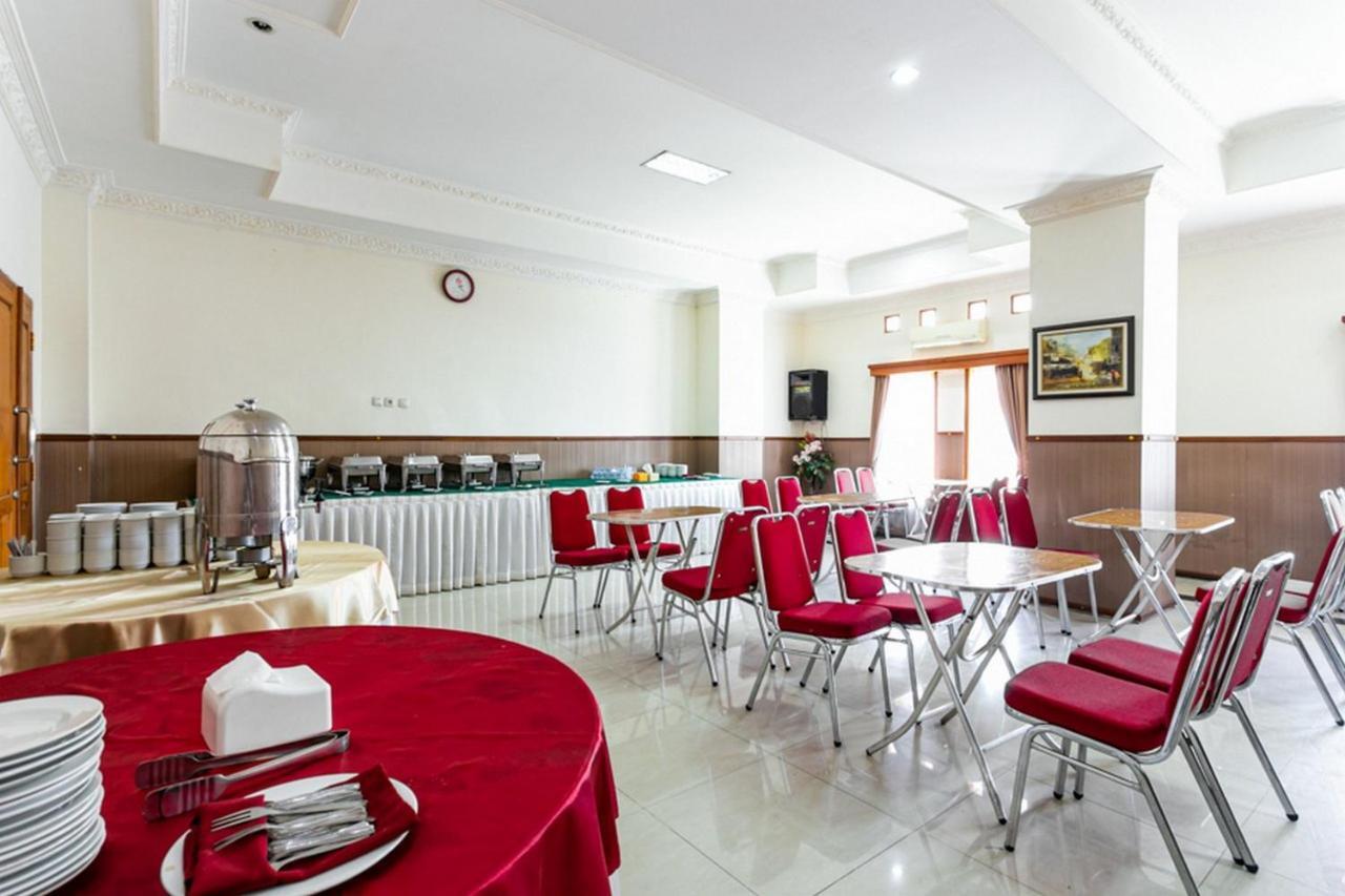 Reddoorz Plus Near Alun Alun Karanganyar Solo Екстериор снимка