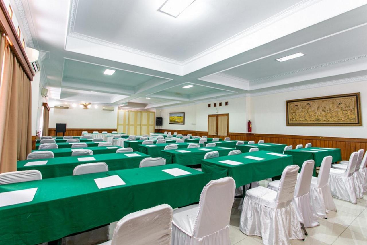 Reddoorz Plus Near Alun Alun Karanganyar Solo Екстериор снимка