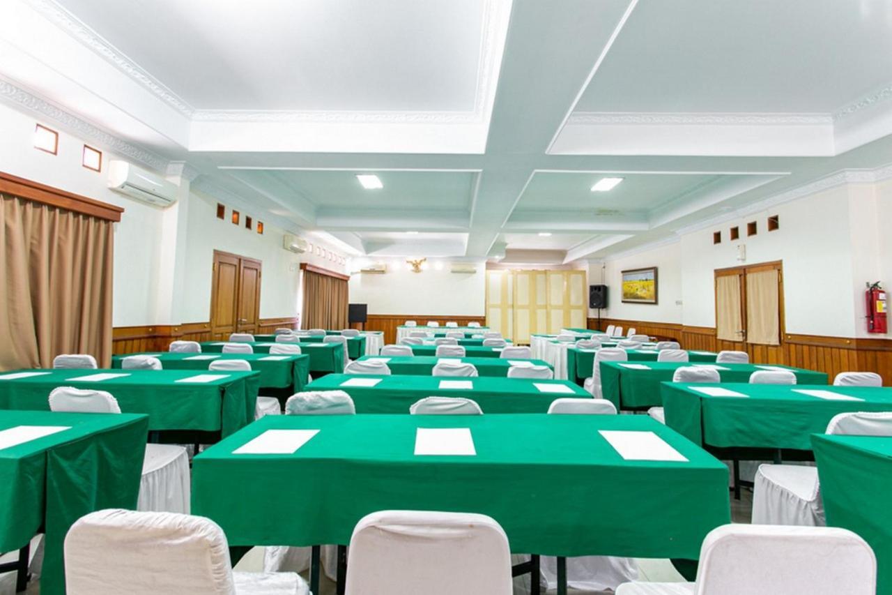 Reddoorz Plus Near Alun Alun Karanganyar Solo Екстериор снимка