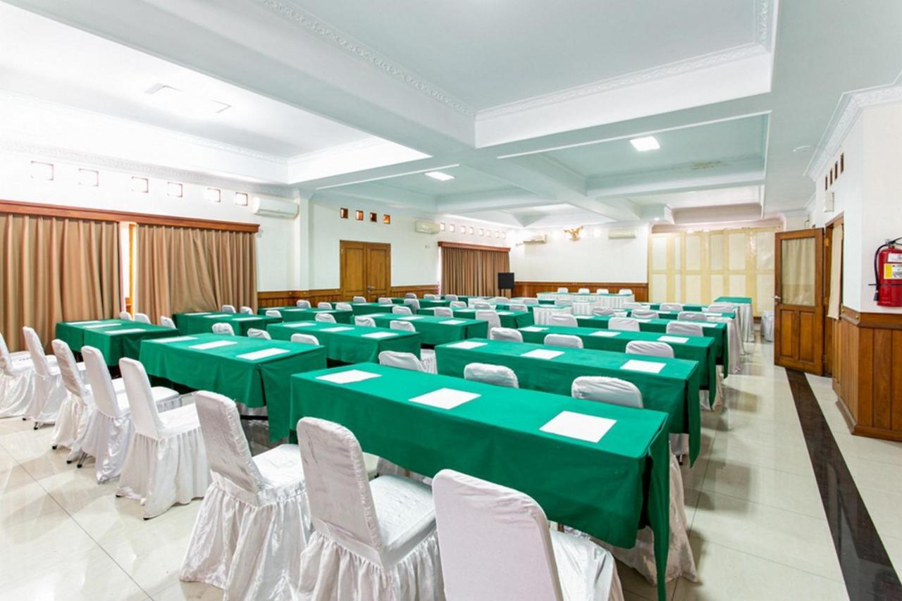 Reddoorz Plus Near Alun Alun Karanganyar Solo Екстериор снимка