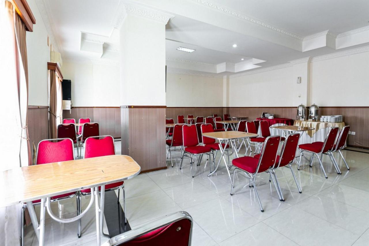 Reddoorz Plus Near Alun Alun Karanganyar Solo Екстериор снимка